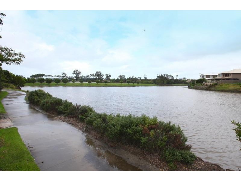 14 Waimea Drive, Varsity Lakes QLD 4227