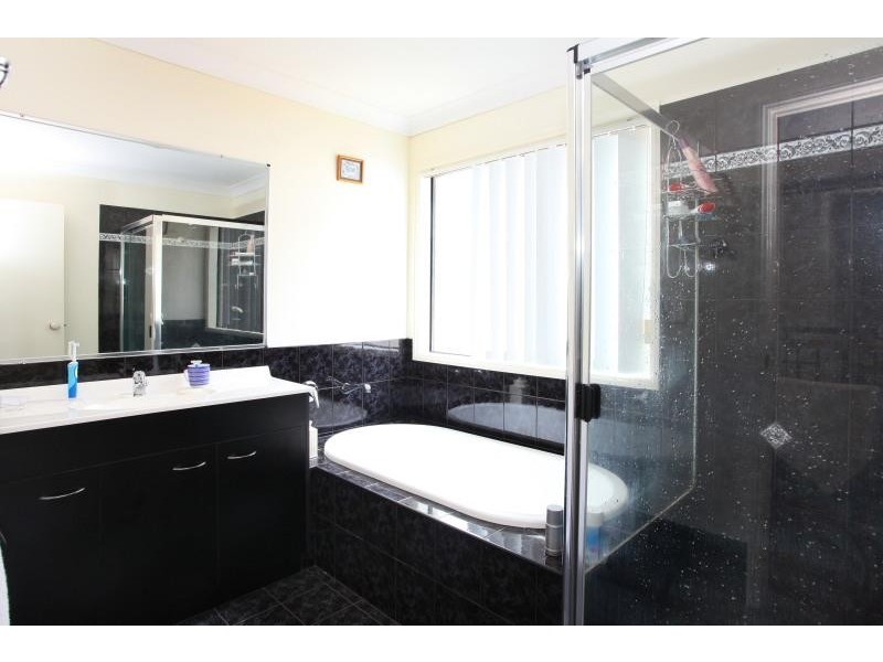 14 Waimea Drive, Varsity Lakes QLD 4227