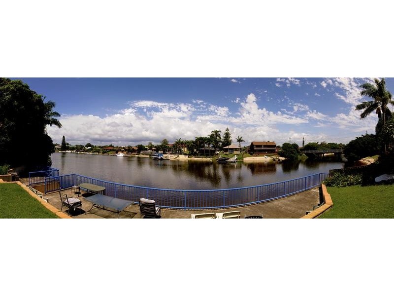 4/6 Orvieto Avenue, Mermaid Waters QLD 4218