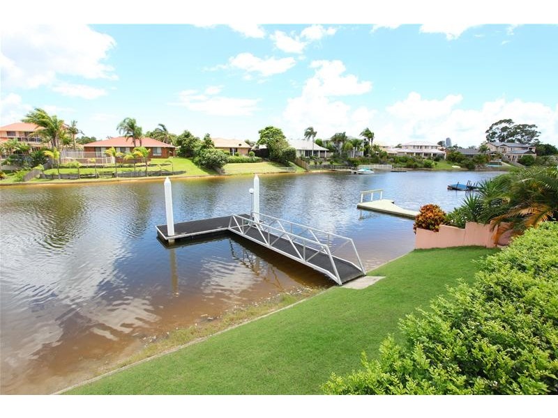 225 Markeri Street, Mermaid Waters QLD 4218