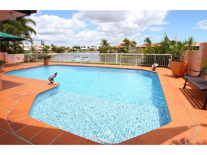 225 Markeri Street, Mermaid Waters QLD 4218