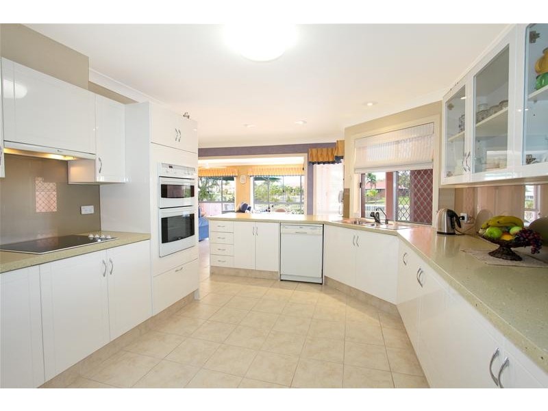 225 Markeri Street, Mermaid Waters QLD 4218