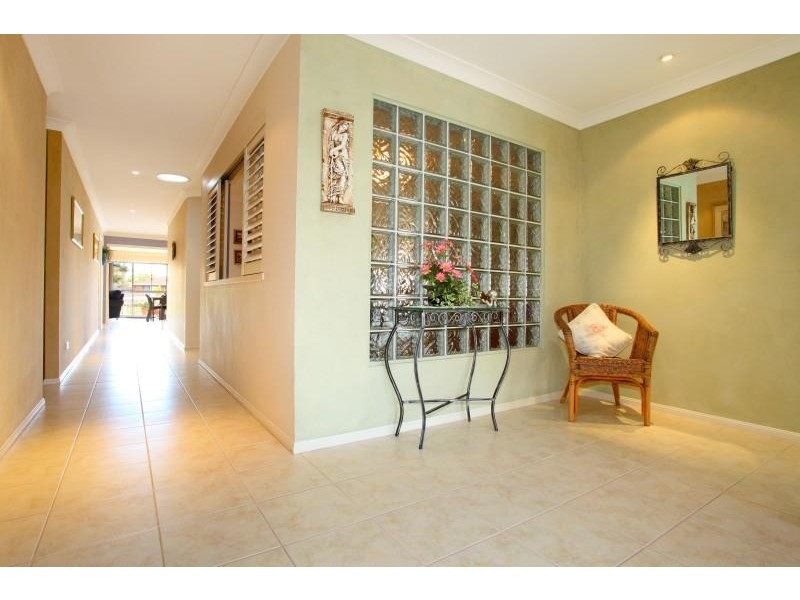 225 Markeri Street, Mermaid Waters QLD 4218