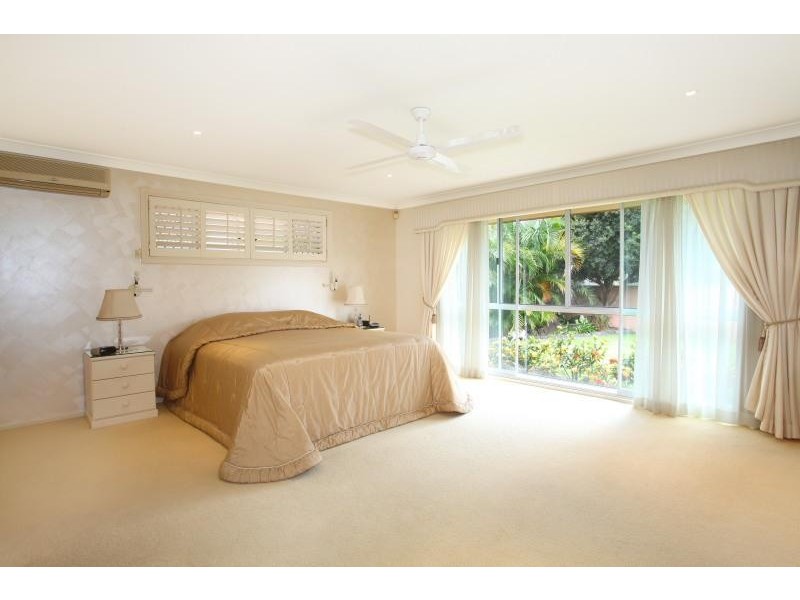 225 Markeri Street, Mermaid Waters QLD 4218