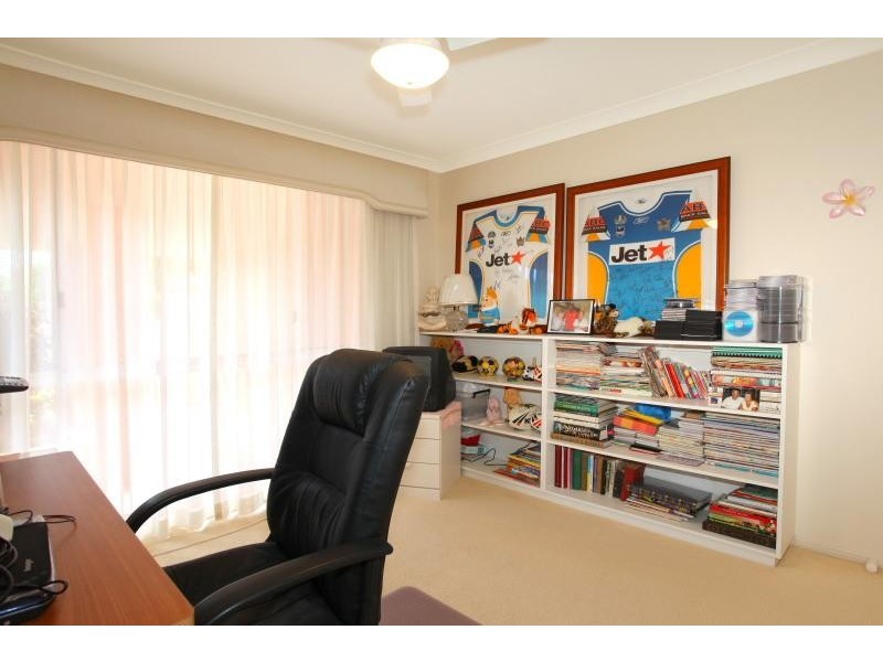 225 Markeri Street, Mermaid Waters QLD 4218