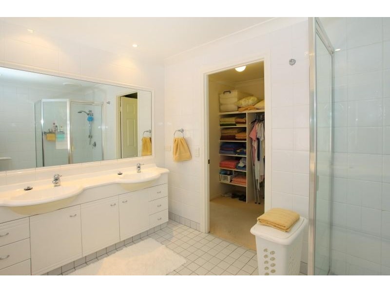 225 Markeri Street, Mermaid Waters QLD 4218