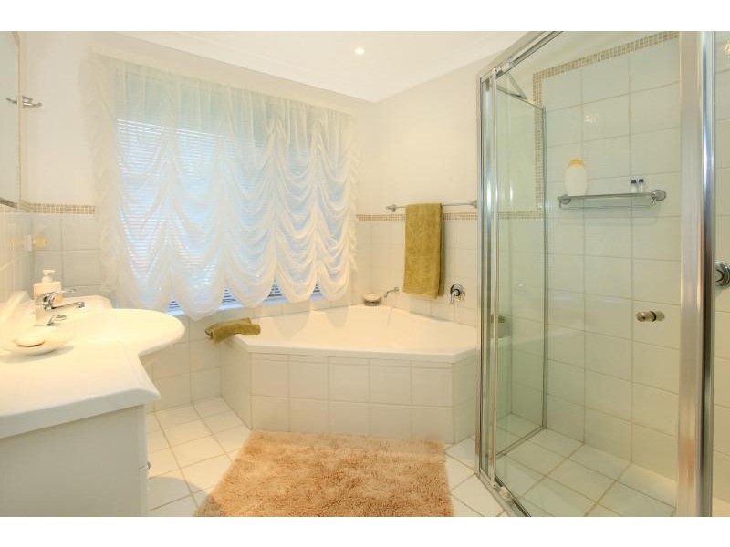 225 Markeri Street, Mermaid Waters QLD 4218