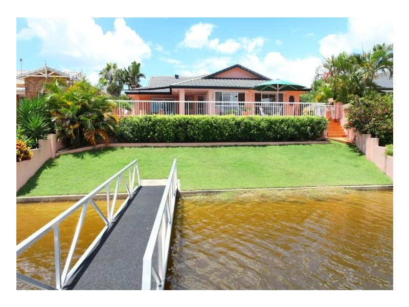 225 Markeri Street, Mermaid Waters QLD 4218