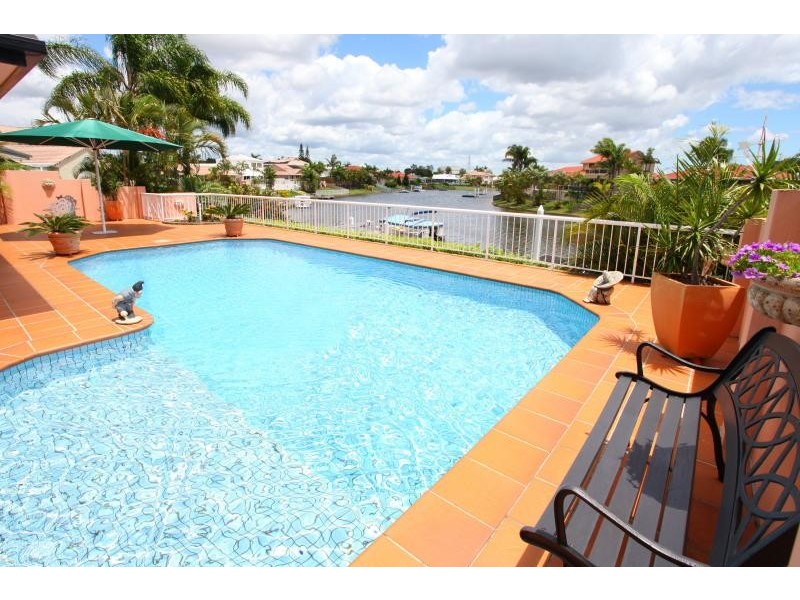 225 Markeri Street, Mermaid Waters QLD 4218
