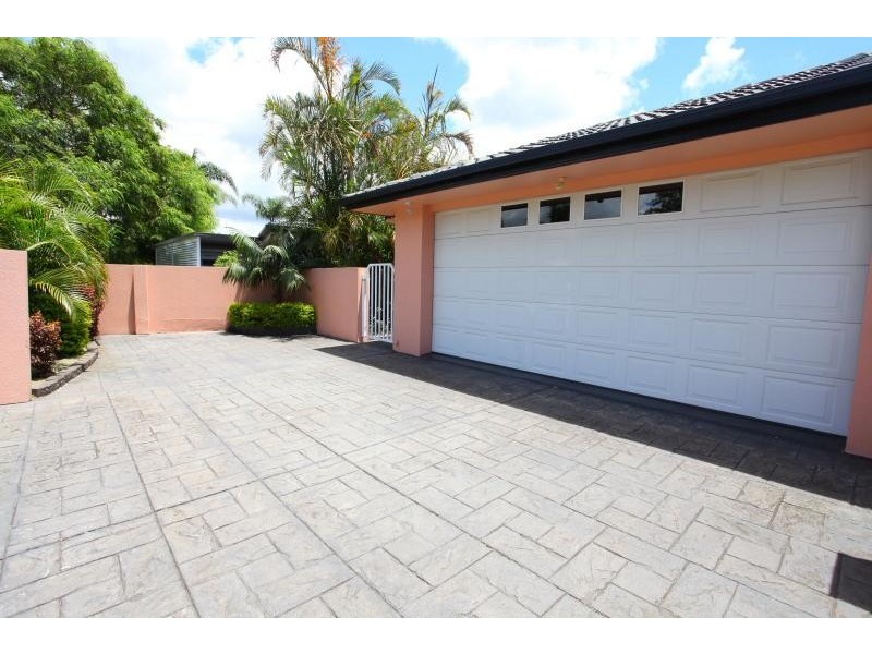 225 Markeri Street, Mermaid Waters QLD 4218