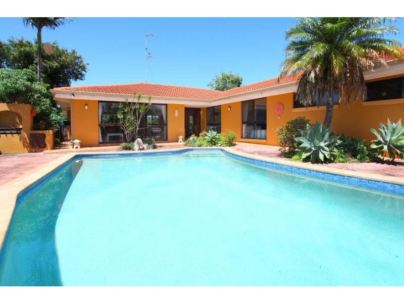 13 Sundowner Court, Mermaid Waters QLD 4218