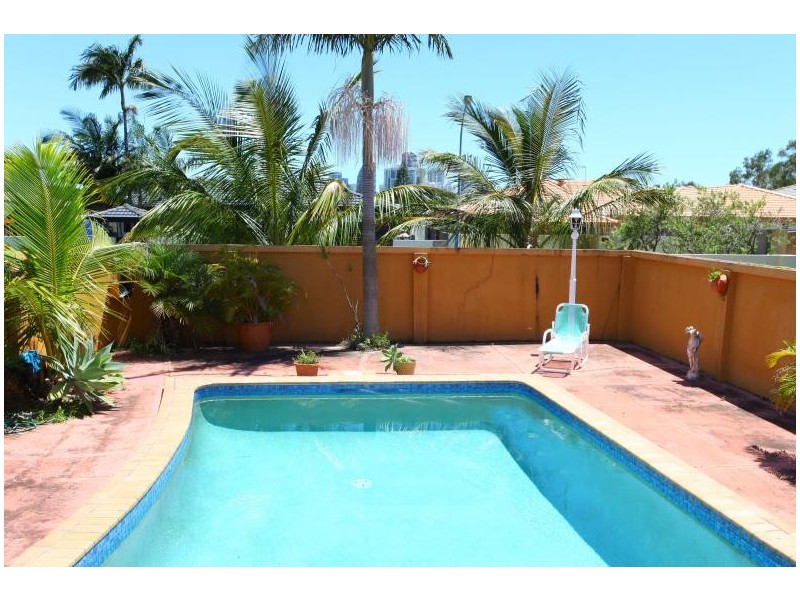 13 Sundowner Court, Mermaid Waters QLD 4218