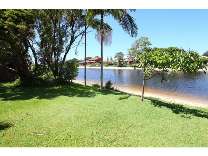 13 Sundowner Court, Mermaid Waters QLD 4218