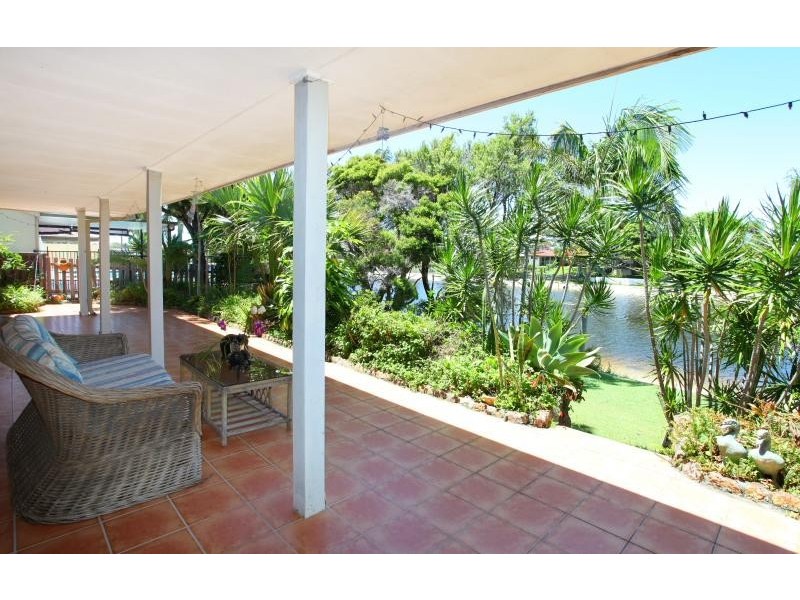 13 Sundowner Court, Mermaid Waters QLD 4218