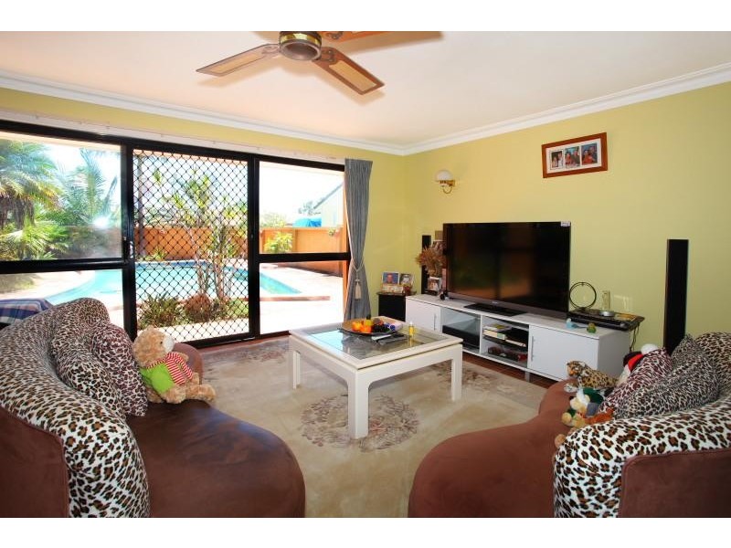 13 Sundowner Court, Mermaid Waters QLD 4218