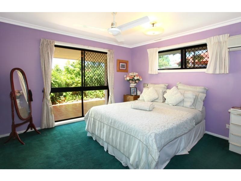13 Sundowner Court, Mermaid Waters QLD 4218
