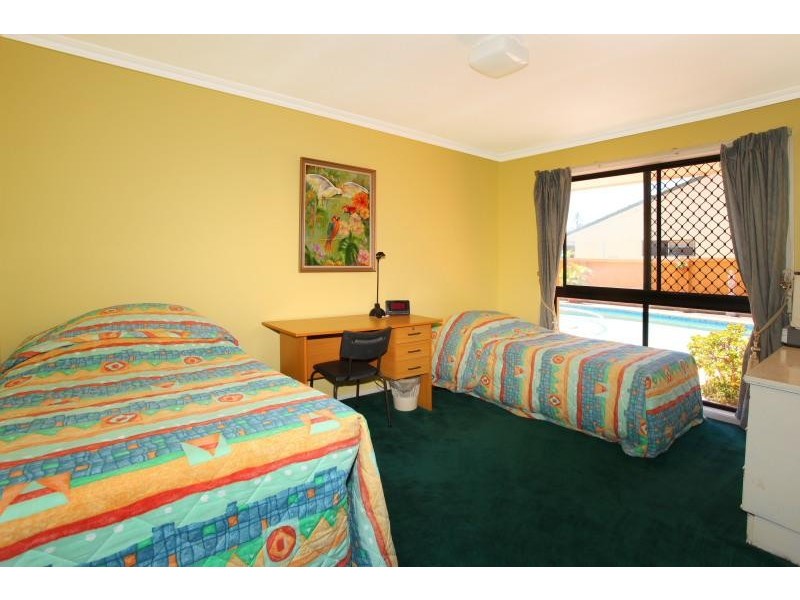 13 Sundowner Court, Mermaid Waters QLD 4218