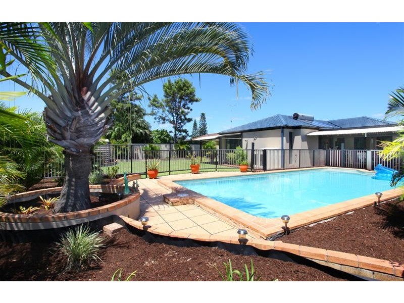 9 Apia Avenue, Clear Island Waters QLD 4226