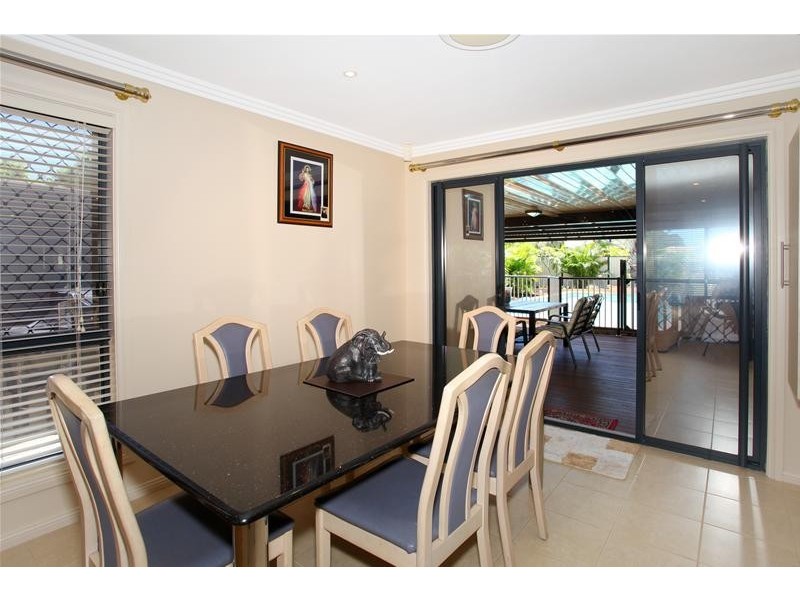 9 Apia Avenue, Clear Island Waters QLD 4226