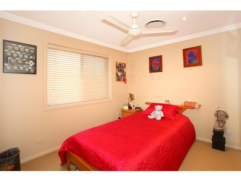 9 Apia Avenue, Clear Island Waters QLD 4226