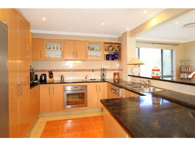 9 Apia Avenue, Clear Island Waters QLD 4226