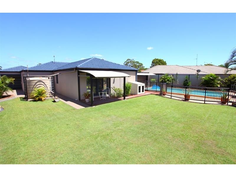 9 Apia Avenue, Clear Island Waters QLD 4226