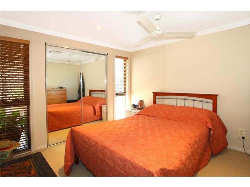 9 Apia Avenue, Clear Island Waters QLD 4226