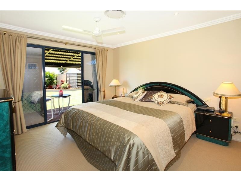 9 Apia Avenue, Clear Island Waters QLD 4226