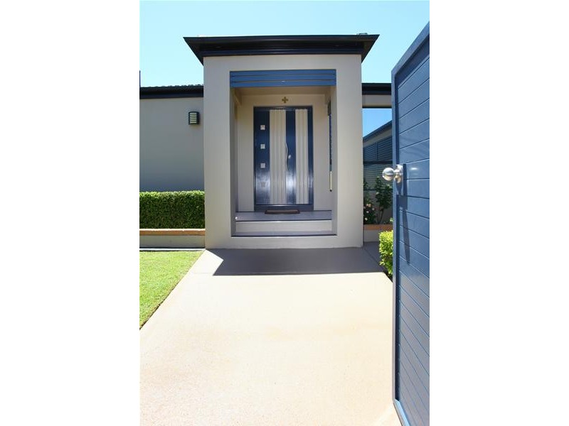 9 Apia Avenue, Clear Island Waters QLD 4226