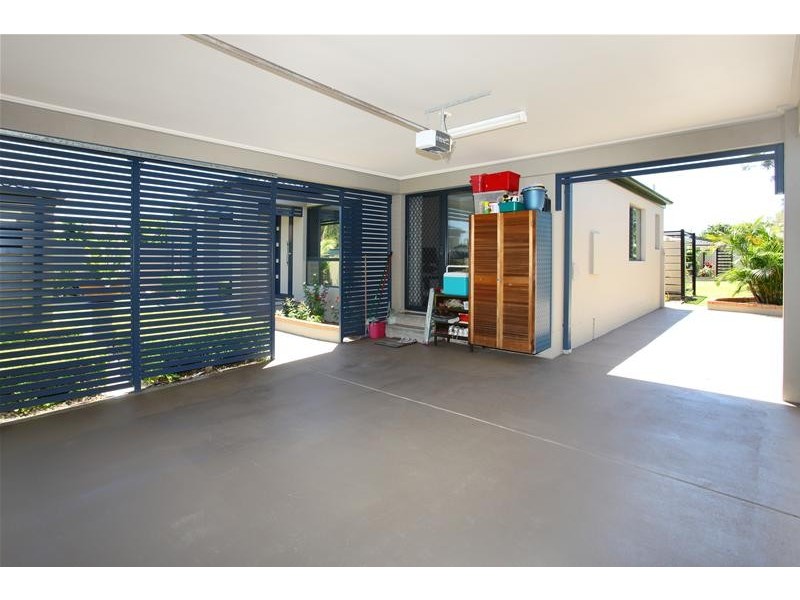 9 Apia Avenue, Clear Island Waters QLD 4226