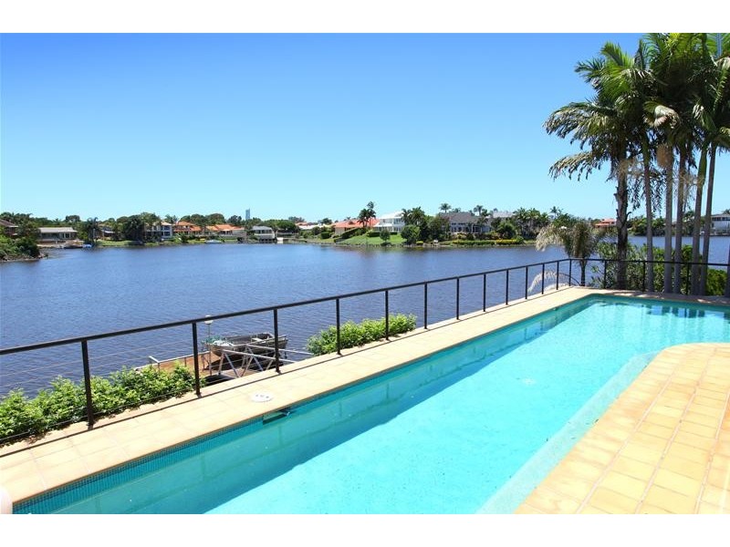16 San Simeon Drive, Clear Island Waters QLD 4226
