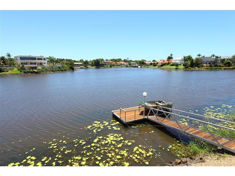 16 San Simeon Drive, Clear Island Waters QLD 4226