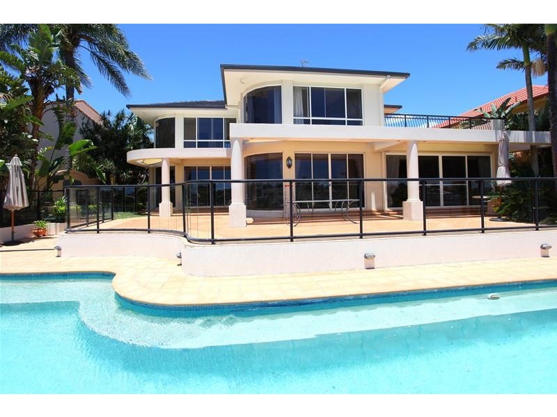 16 San Simeon Drive, Clear Island Waters QLD 4226