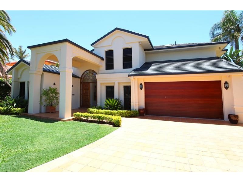 16 San Simeon Drive, Clear Island Waters QLD 4226