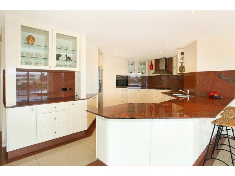 16 San Simeon Drive, Clear Island Waters QLD 4226