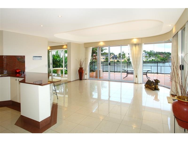 16 San Simeon Drive, Clear Island Waters QLD 4226