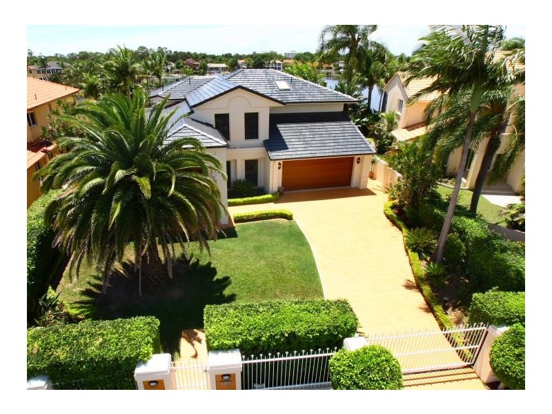 16 San Simeon Drive, Clear Island Waters QLD 4226