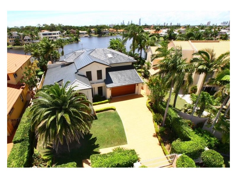 16 San Simeon Drive, Clear Island Waters QLD 4226