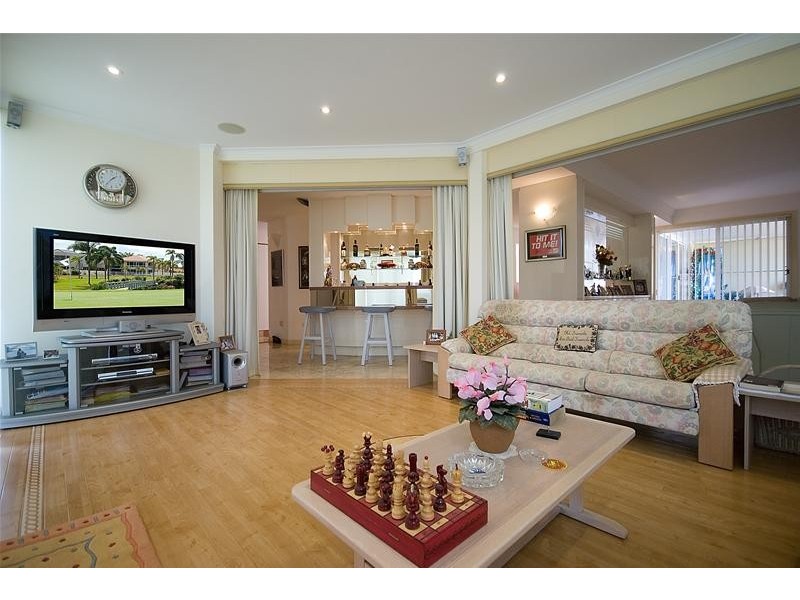 10 Meadowview Drive, Carrara QLD 4211