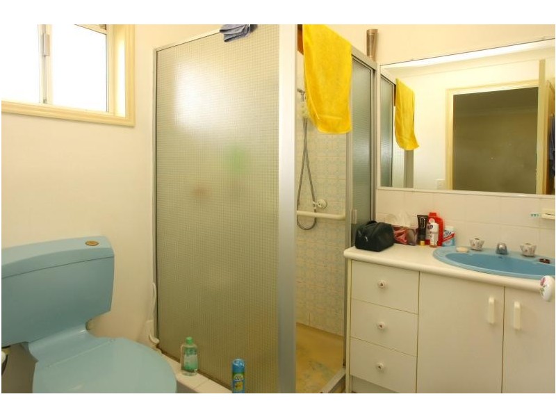 5 Andrew Avenue, Broadbeach Waters QLD 4218