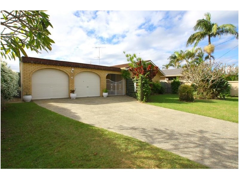 5 Andrew Avenue, Broadbeach Waters QLD 4218