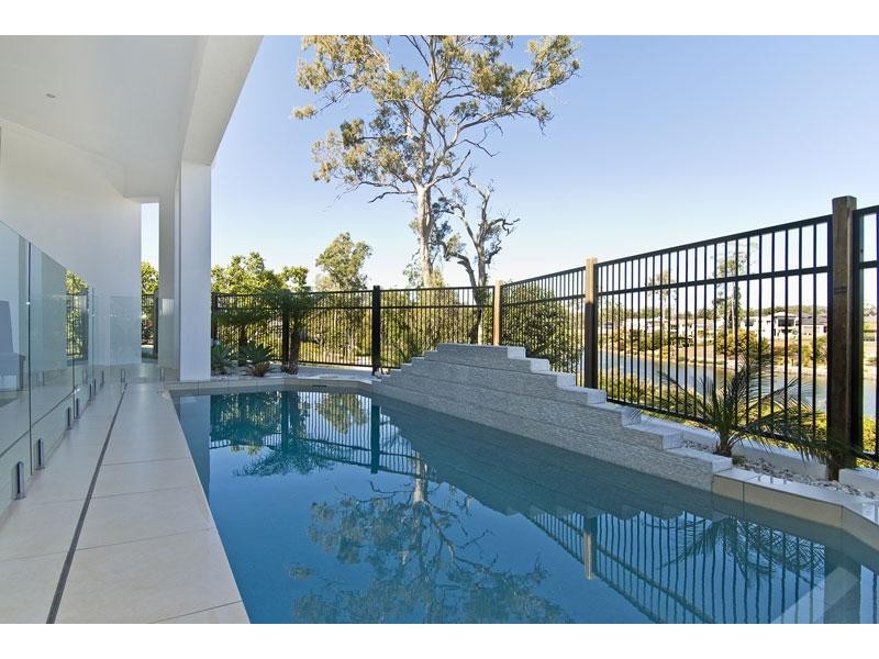 27 Azzura Drive, Varsity Lakes QLD 4227