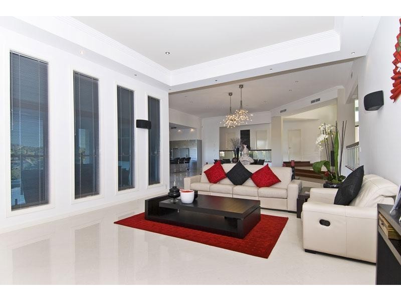 27 Azzura Drive, Varsity Lakes QLD 4227