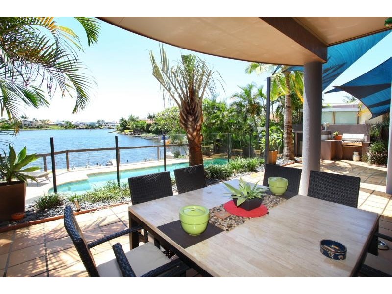 25 Montevideo Drive, Clear Island Waters QLD 4226