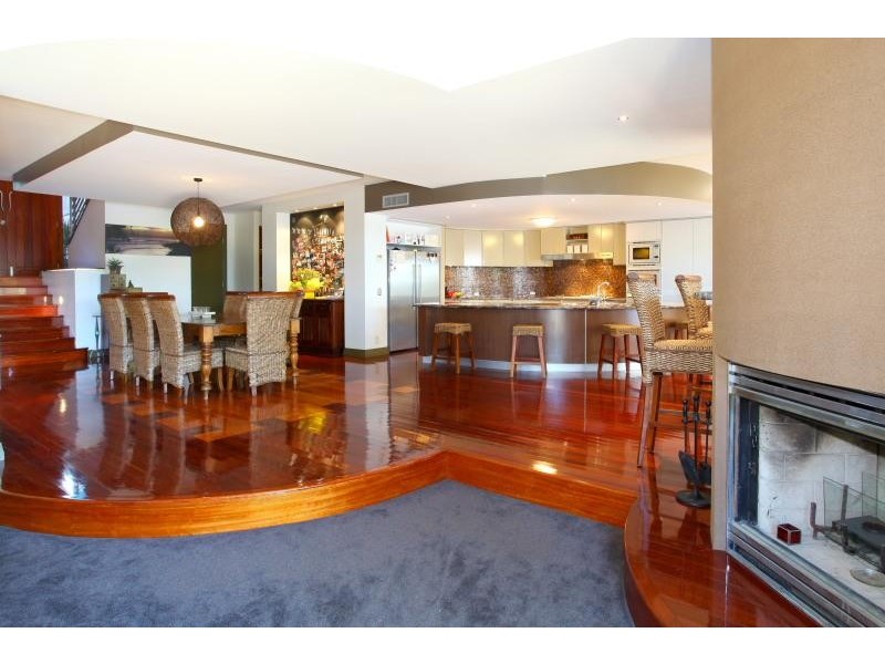 25 Montevideo Drive, Clear Island Waters QLD 4226