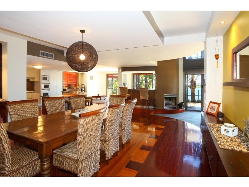 25 Montevideo Drive, Clear Island Waters QLD 4226