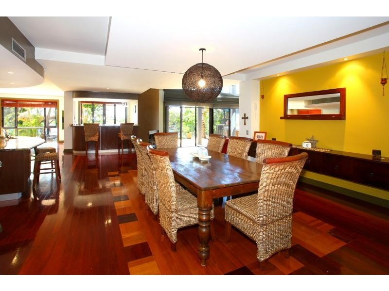 25 Montevideo Drive, Clear Island Waters QLD 4226