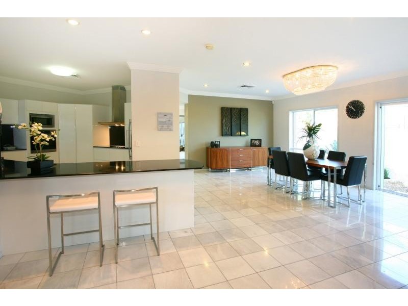 18 Tortuga Place, Clear Island Waters QLD 4226