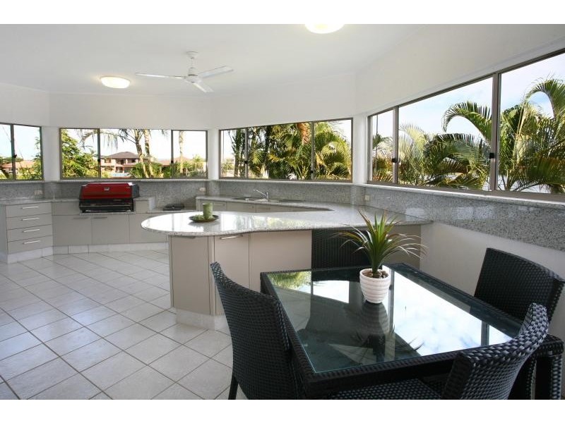 18 Tortuga Place, Clear Island Waters QLD 4226