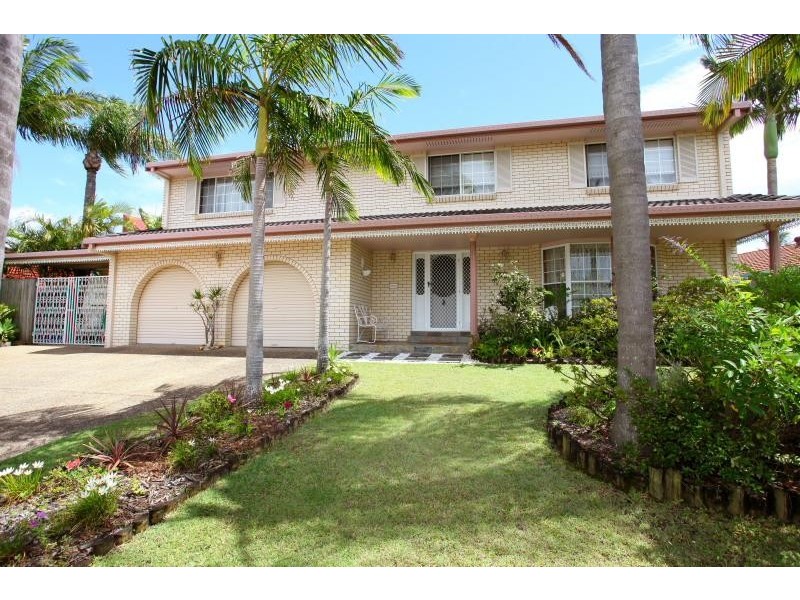 11 Compass Court, Mermaid Waters QLD 4218